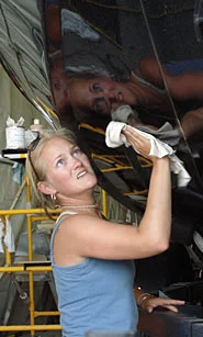 Polishing a hull to a mirror shine